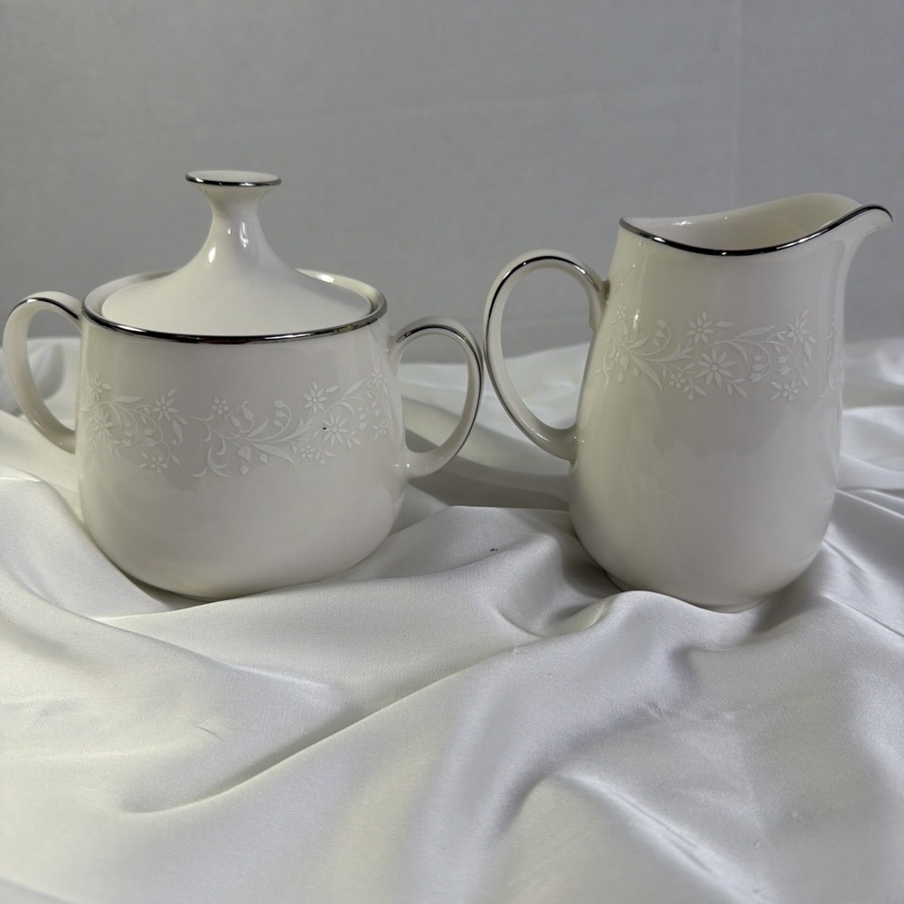 Noritake Ivory China 7541 Lorelei Cream & Sugar Bowl with Lid, Excellent Cond.